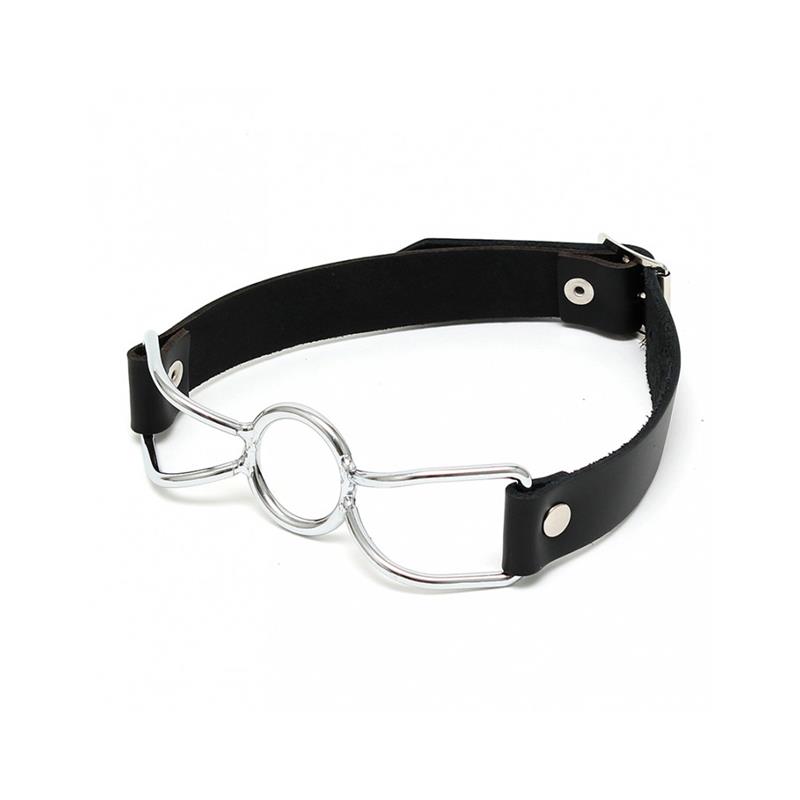 Mordaça em formato de anel de metal e couro